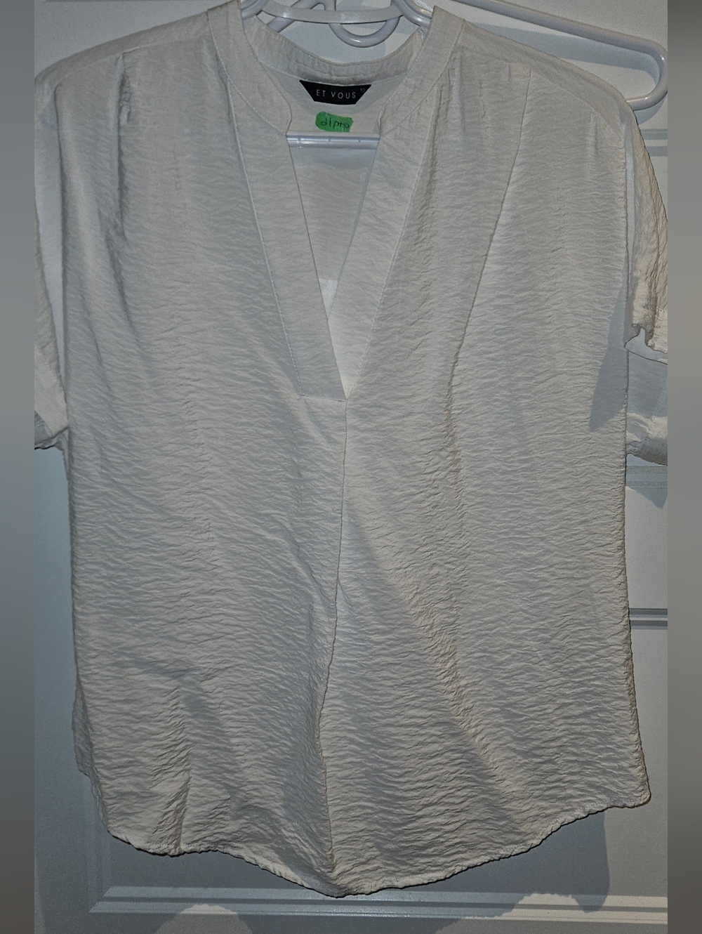 ET VOUS White V-Neck Textured Blouse